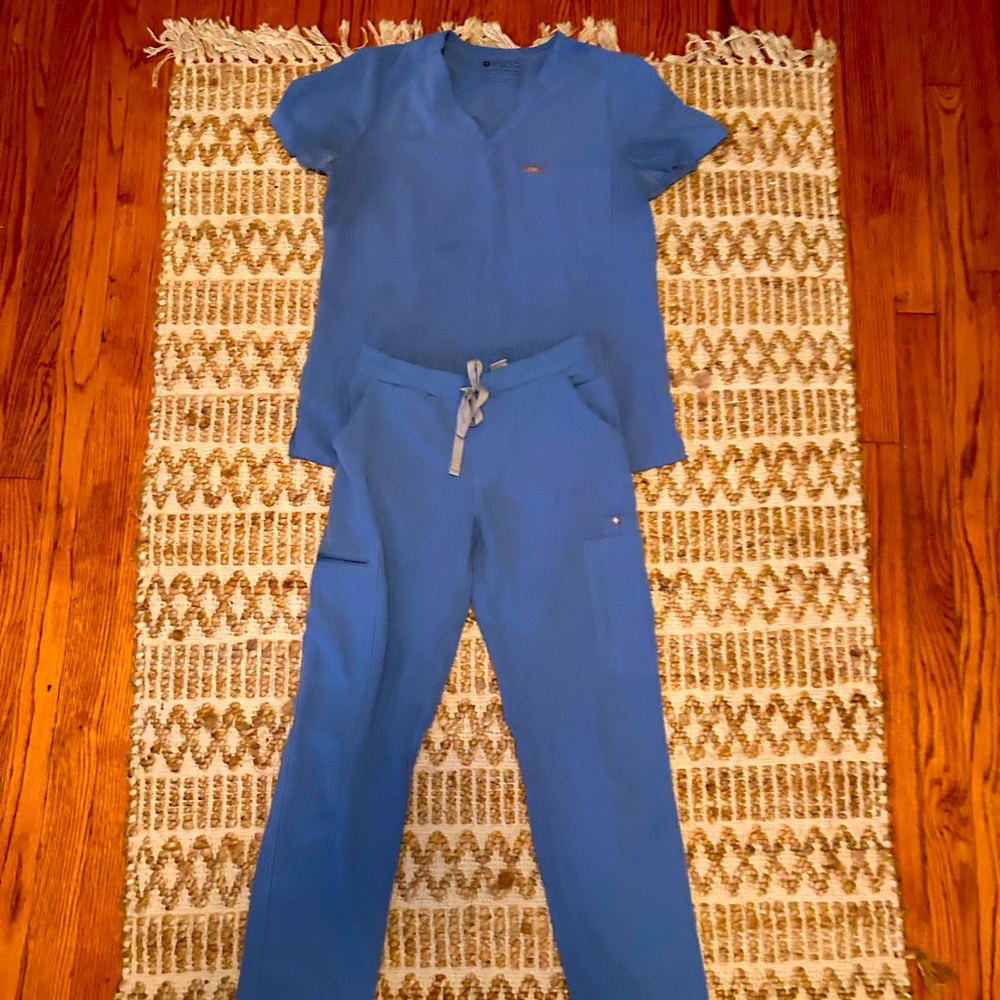 Light blue figs scrubs set